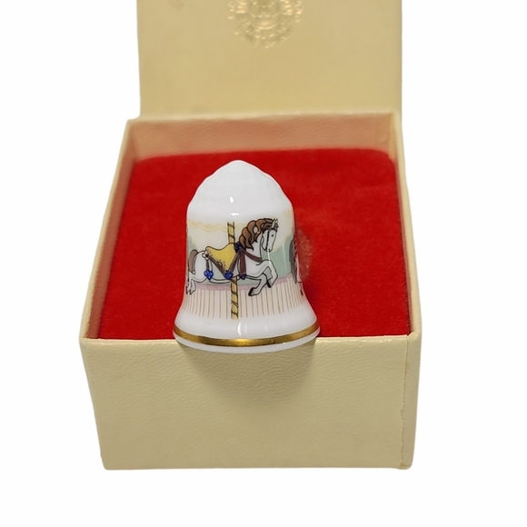 Vintage Limoges Castel & Royal Doulton Thimbles - Picture 10 of 11